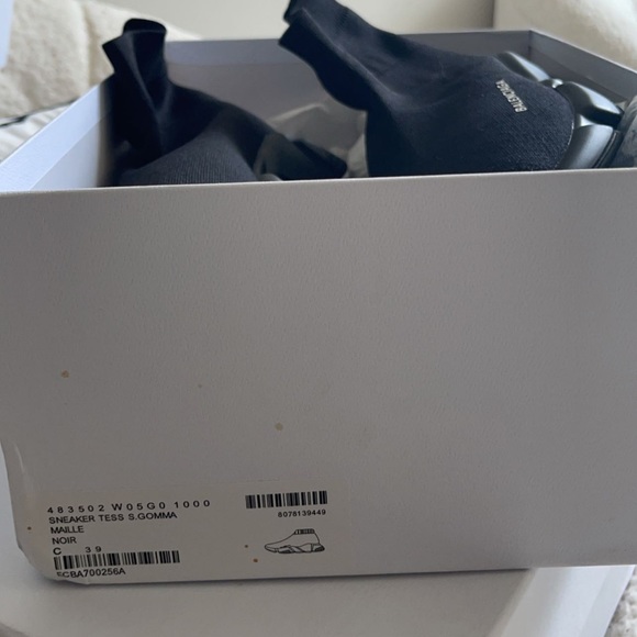 Balenciagas Speed.2 black size 39 (U.S size 8 in women) & a U.S size 7 in Men!! - Picture 3 of 3